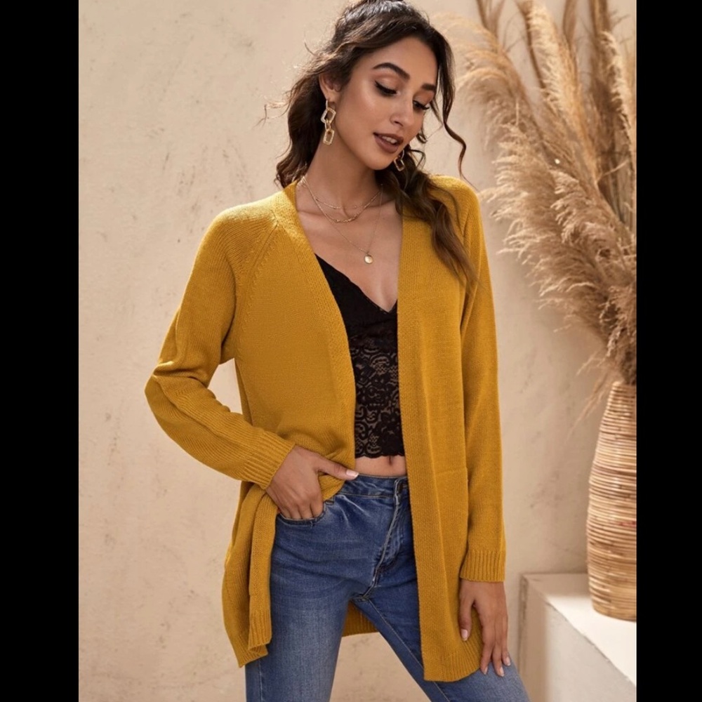 Raglan sleeve dual pocket cardigan